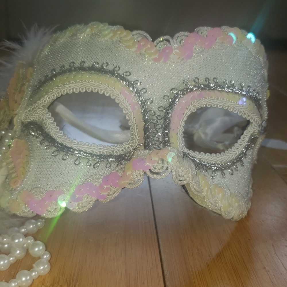 MASQUERADE MASK - Picture 8 of 8